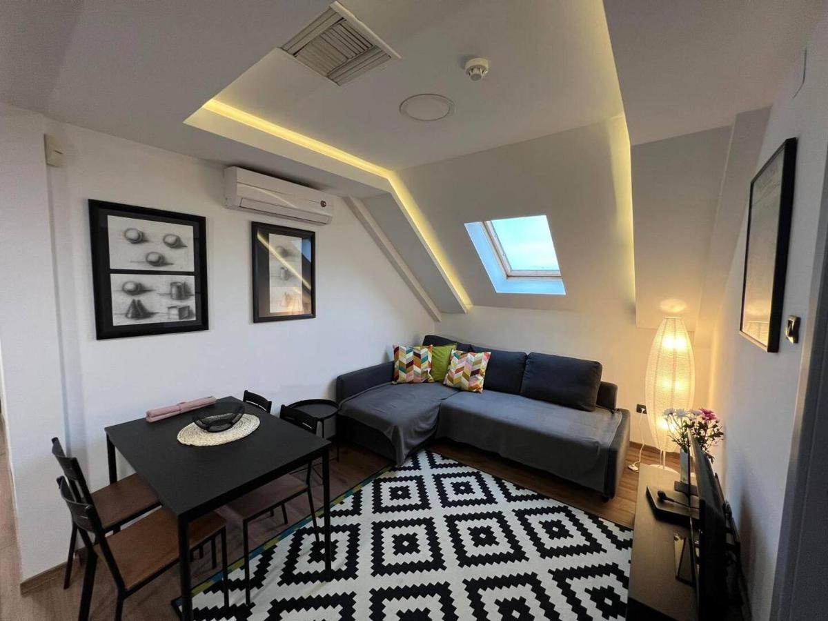 Main Square Apartment Belgrado Buitenkant foto