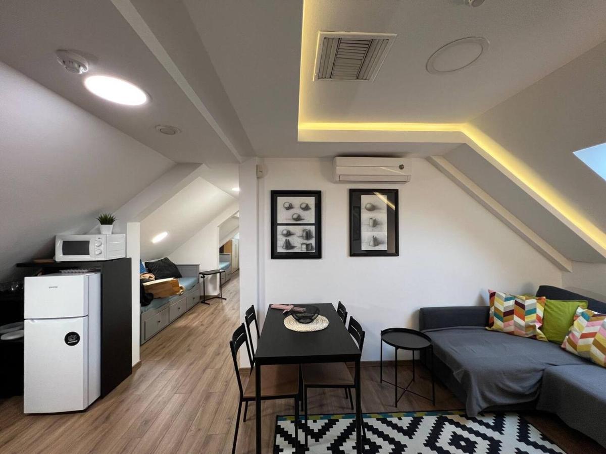 Main Square Apartment Belgrado Buitenkant foto
