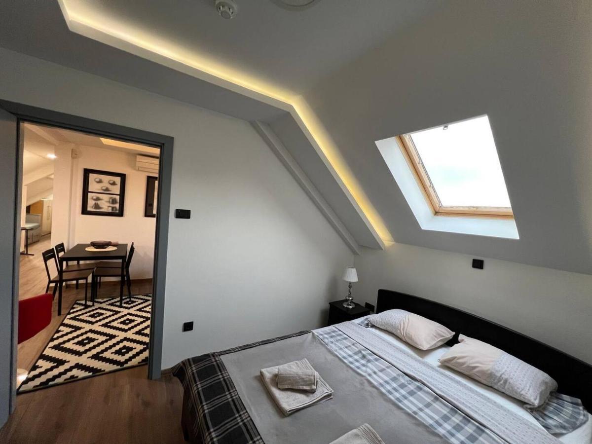 Main Square Apartment Belgrado Buitenkant foto