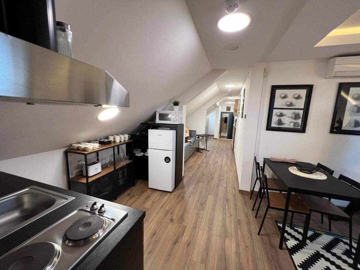 Main Square Apartment Belgrado Buitenkant foto